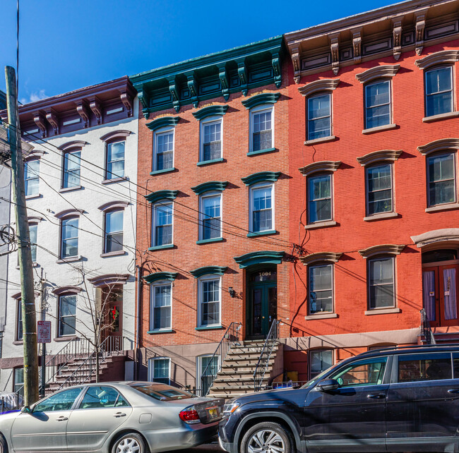 1004 Willow Ave in Hoboken, NJ - Foto de edificio - Building Photo