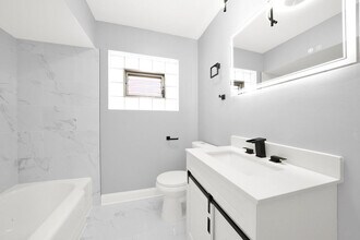 7245 S Washtenaw Ave. in Chicago, IL - Building Photo - Building Photo