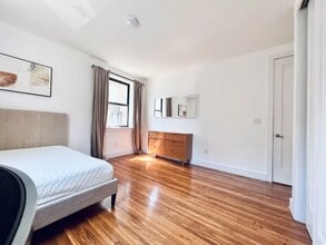 Furnished room/NOT APARTMENT, Unit 2B in Brooklyn, NY - Foto de edificio - Building Photo