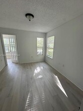 13060 Vista Isles Dr, Unit 212 in Plantation, FL - Foto de edificio - Building Photo