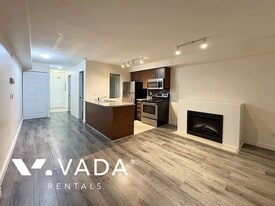 12238-12224 224 St in Maple Ridge, BC - Building Photo