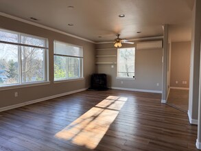 12 Lake Louise Dr SW in Tacoma, WA - Building Photo - Building Photo