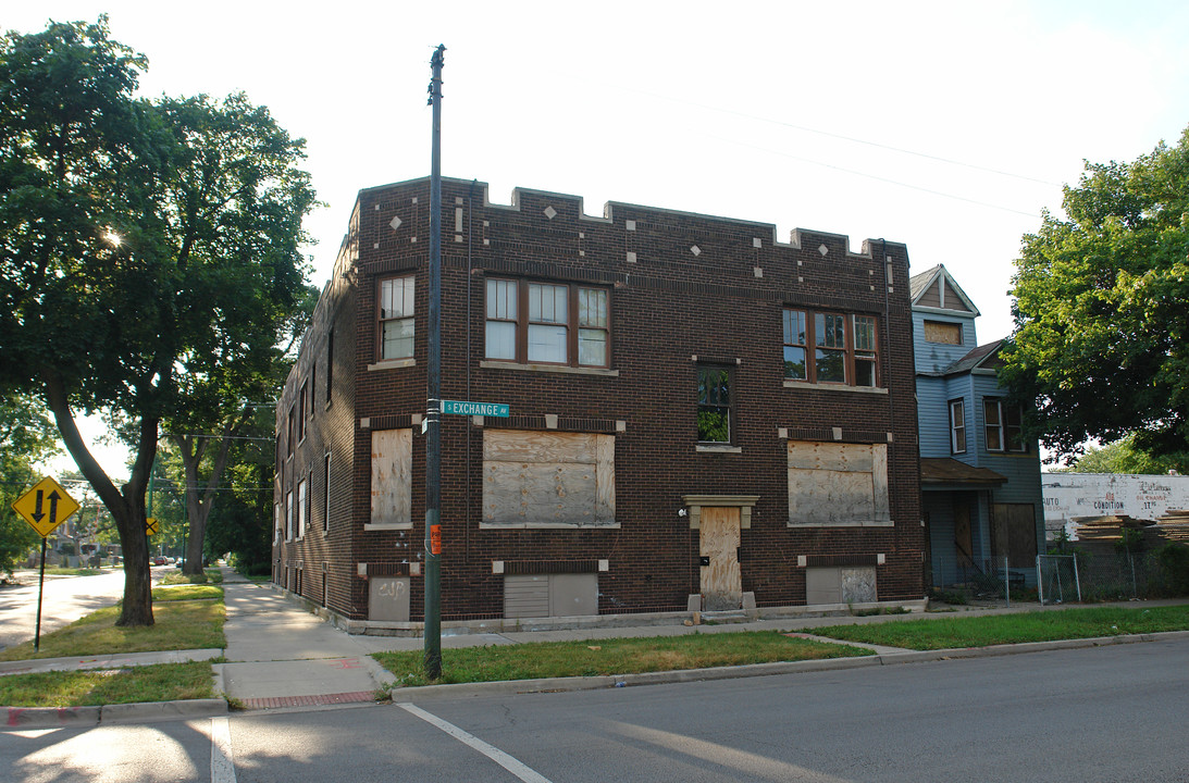 8001 S Exchange Ave in Chicago, IL - Building Photo