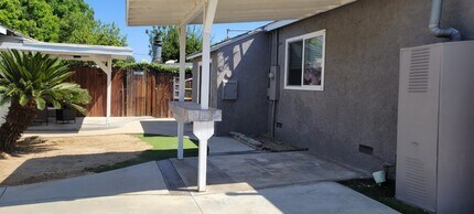 6851 Wilbur Ave in Los Angeles, CA - Building Photo - Building Photo