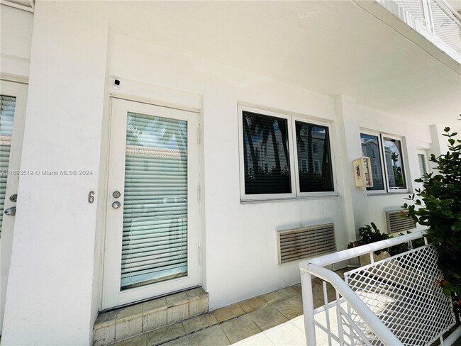 745 13th St in Miami Beach, FL - Building Photo - Building Photo