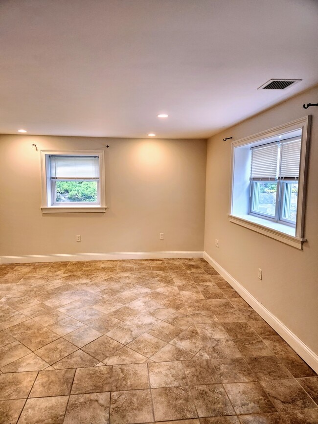 1462 Old Orchard St, Unit 1 in White Plains, NY - Building Photo - Building Photo