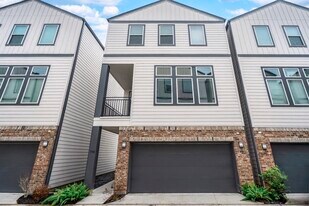 756 W Donovan St in Houston, TX - Building Photo