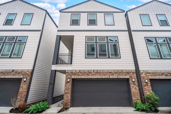 property at 756 W Donovan St