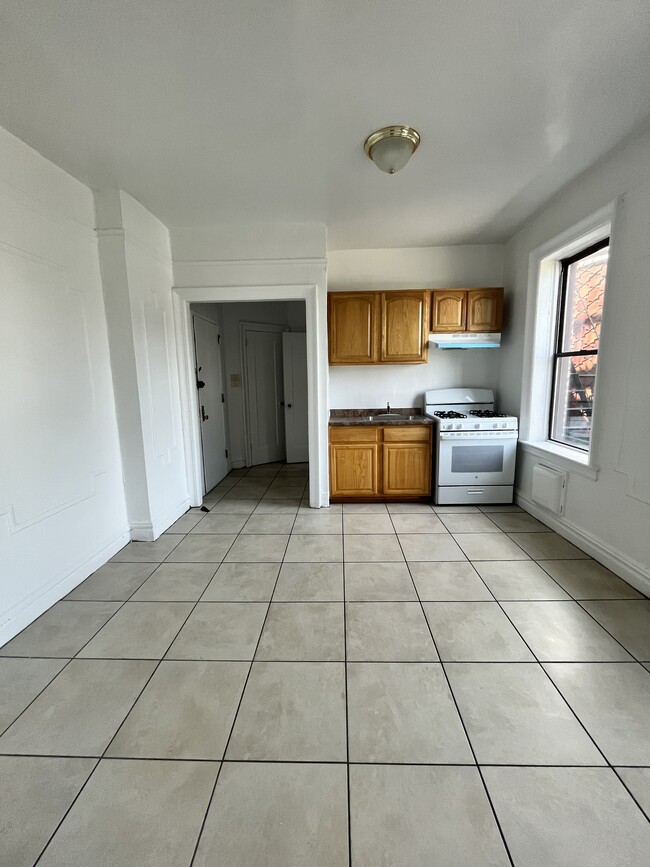 105 Clifton Pl, Unit 35 in Jersey City, NJ - Building Photo - Building Photo