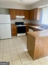 5575 Marbut Rd in Lithonia, GA - Building Photo - Building Photo