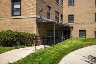 University of Chicago Faculty Apartments in Chicago, IL - Building Photo - Building Photo