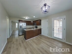 1033 Dwight Eisenhower Way in Clarksville, TN - Building Photo - Building Photo