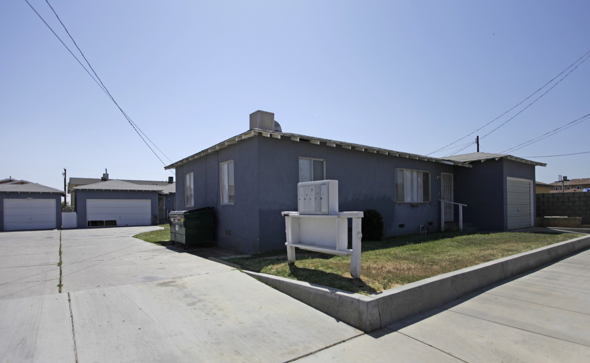 38542-38550 10th St E in Palmdale, CA - Building Photo