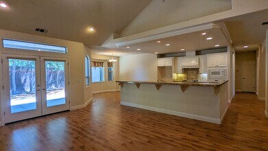 1043 Diamante Robles Ct in Diamond Springs, CA - Building Photo - Building Photo