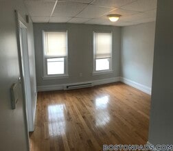 259 Border St, Unit 3 in Boston, MA - Foto de edificio - Building Photo