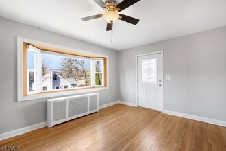 83 Chestnut Hill Dr W in Denville, NJ - Foto de edificio - Building Photo