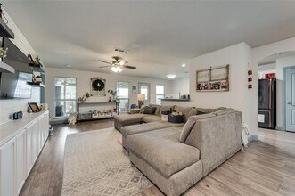 301 Oxford St in Burleson, TX - Building Photo - Building Photo