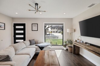 6037 Candlewood St in Lakewood, CA - Building Photo - Building Photo