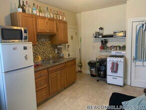 9 Myrtle St in Boston, MA - Building Photo - Building Photo
