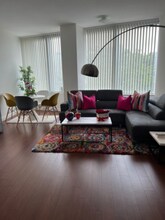 340 W Flagler St in Miami, FL - Building Photo - Building Photo