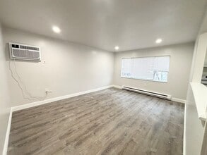 75 Vine St, Unit B4 in Saugus, MA - Foto de edificio - Building Photo