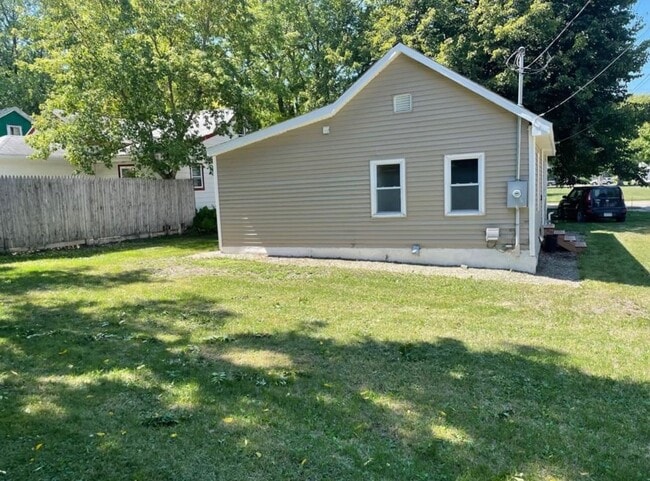 1003 Lincoln Ave in Albert Lea, MN - Foto de edificio - Building Photo