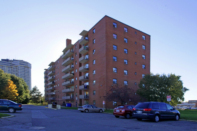 Westown Apartments in Mississauga, ON - Building Photo - Building Photo