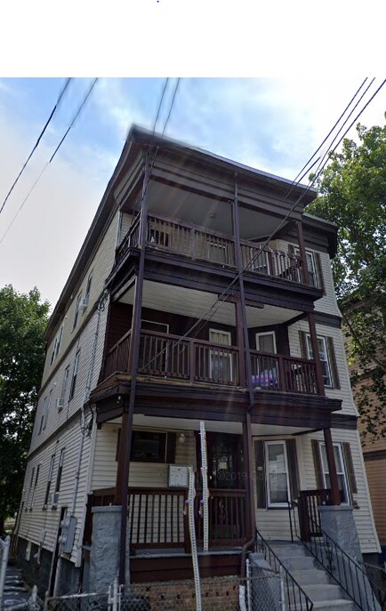 46 Wildwood St in Boston, MA - Building Photo