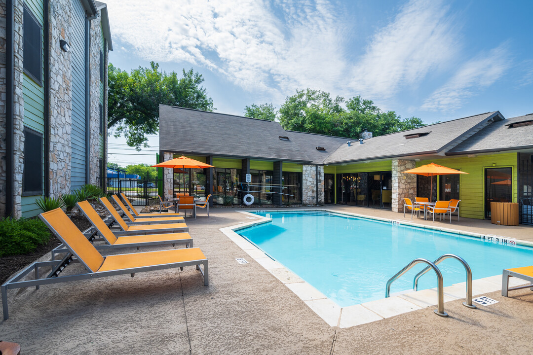 The Ivy Apartments in Austin, TX - Foto de edificio