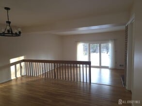 161 Willowbrook Dr in North Brunswick, NJ - Building Photo - Building Photo