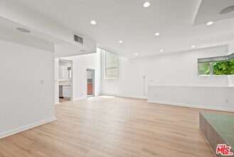 900 N W Knoll Dr in West Hollywood, CA - Building Photo - Building Photo