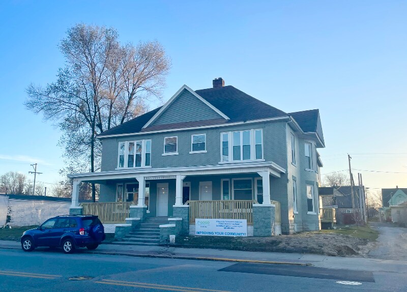 2-912 S Main St in Elkhart, IN - Foto de edificio
