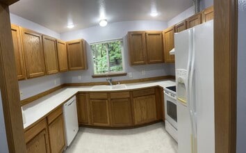 10913 60th Ave, Unit #1 in Gig Harbor, WA - Foto de edificio - Building Photo