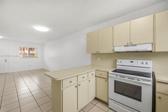 6165 W 22nd Ct in Hialeah, FL - Building Photo - Building Photo