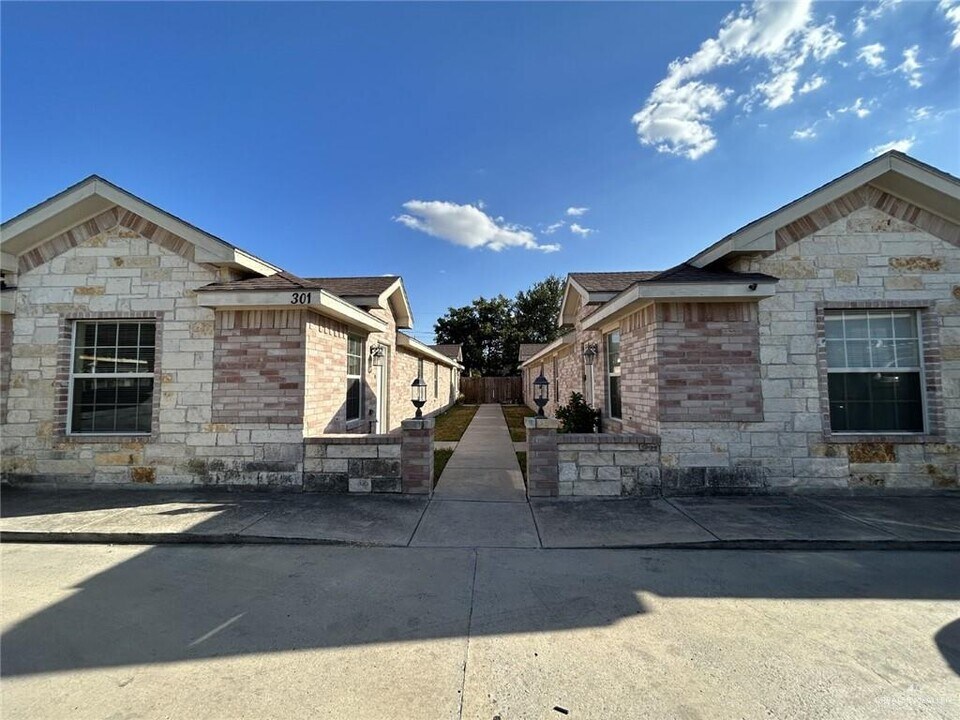 300 W Albatross Ave-Unit -A in Pharr, TX - Building Photo