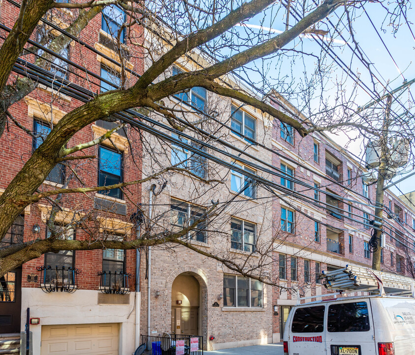 81 Jefferson St in Hoboken, NJ - Building Photo