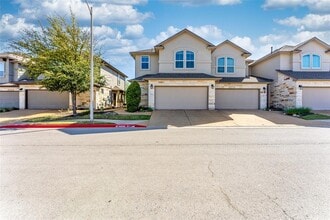 13400 Briarwick Dr in Austin, TX - Building Photo - Building Photo