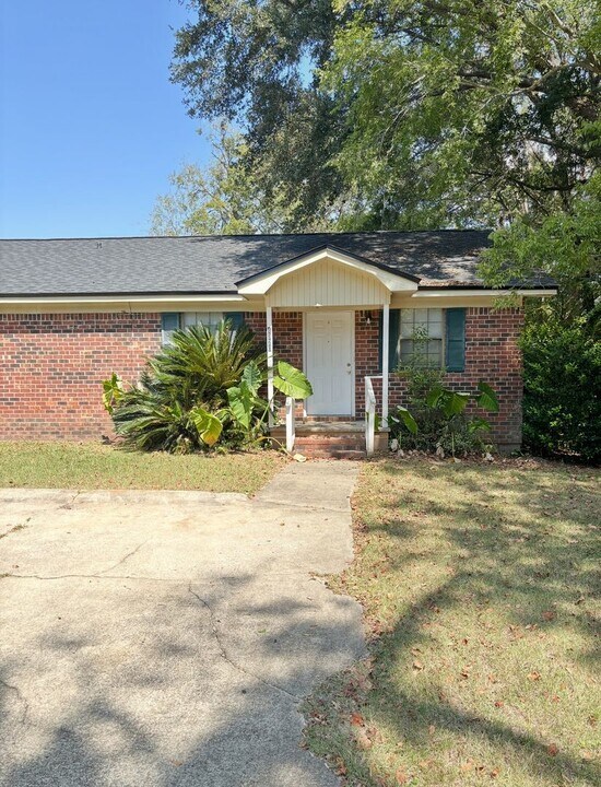 1320 Fuller Rd in Tallahassee, FL - Building Photo