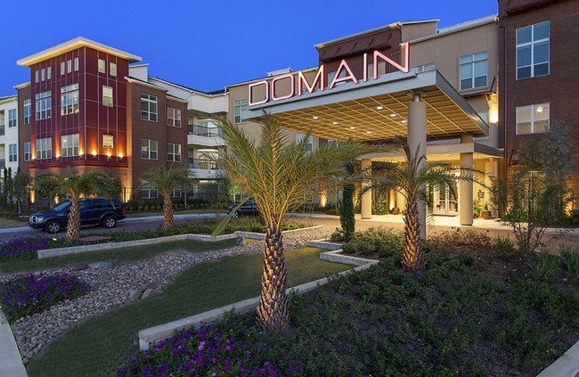 Domain on the Parkway in Houston, TX - Foto de edificio - Building Photo