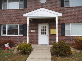 1490 Tower Dr, Unit 2 in Dubuque, IA - Building Photo