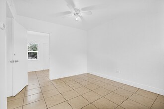 1960 SW 41st Ave in Fort Lauderdale, FL - Building Photo - Building Photo