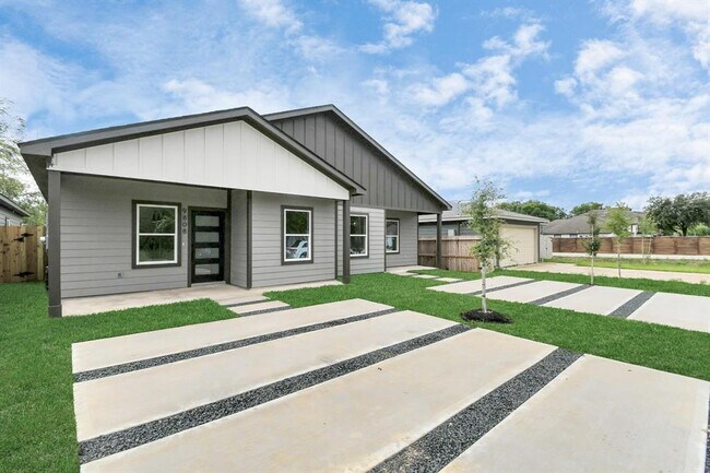 9806 Nedwald St in Houston, TX - Building Photo - Building Photo