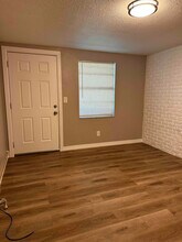9410 N 11th St-Unit -Unit B in Tampa, FL - Building Photo - Building Photo