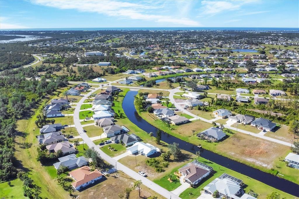 172 Mariner Ln in Rotonda West, FL - Building Photo