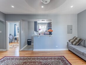 5717 N Kimball Ave in Chicago, IL - Building Photo - Building Photo