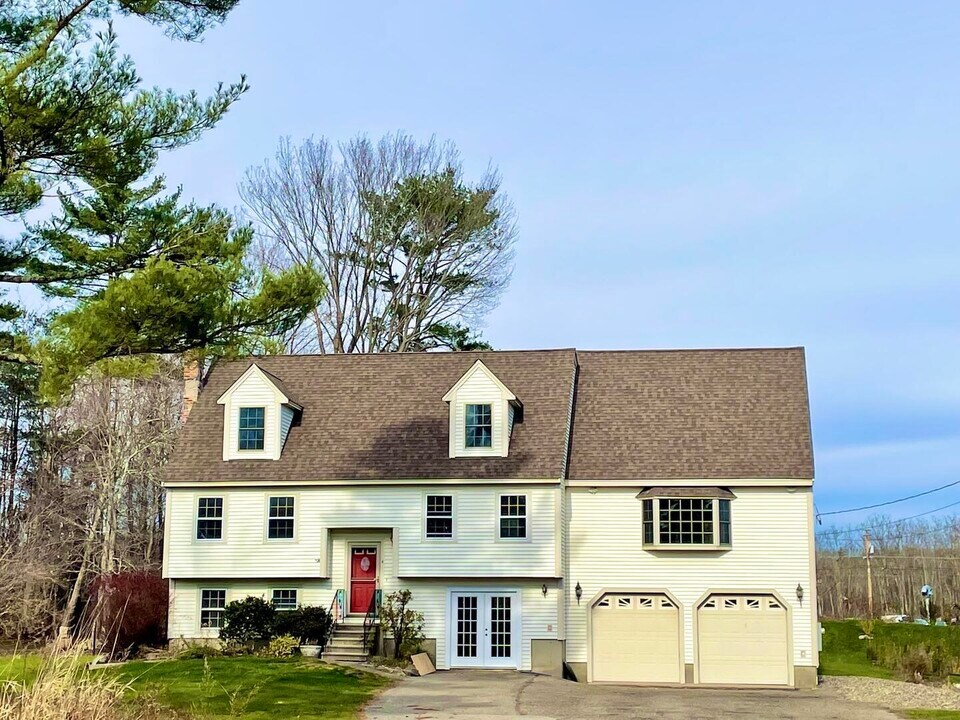 4 Pheasant Ct in York, ME - Building Photo