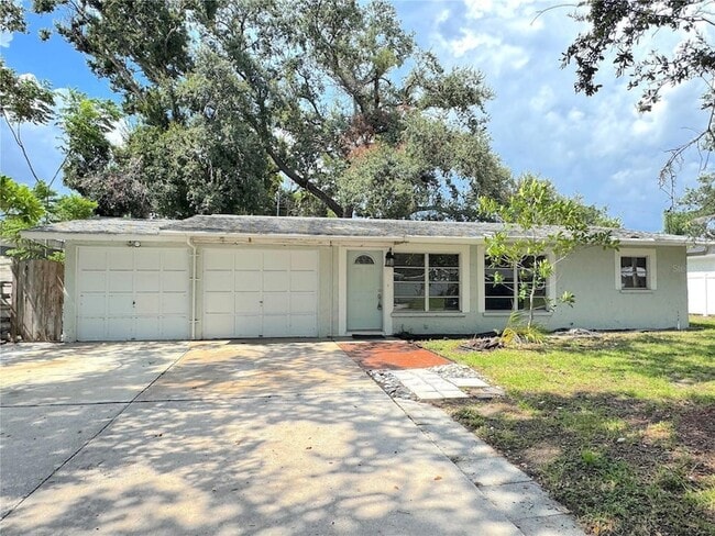 3883 Hawkeye Cir