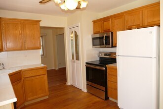 711 N Lakeside Dr in Vernon Hills, IL - Building Photo - Building Photo