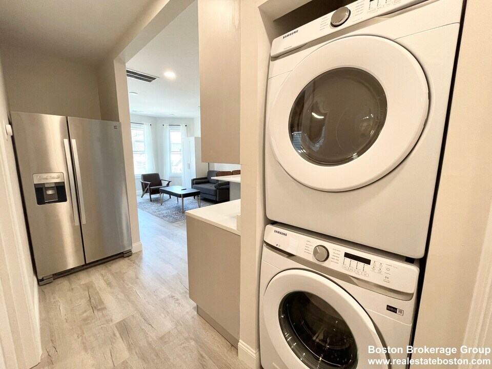 23 Newport St, Unit 2 in Boston, MA - Building Photo