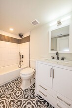 2402 Jefferson St in Philadelphia, PA - Building Photo - Interior Photo